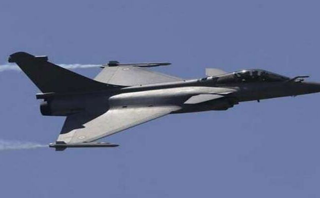 राफेल पर सवाल उठाने वाले अधिकारी ने कहा- जबरन छुट्टी पर नहीं भेजा गया