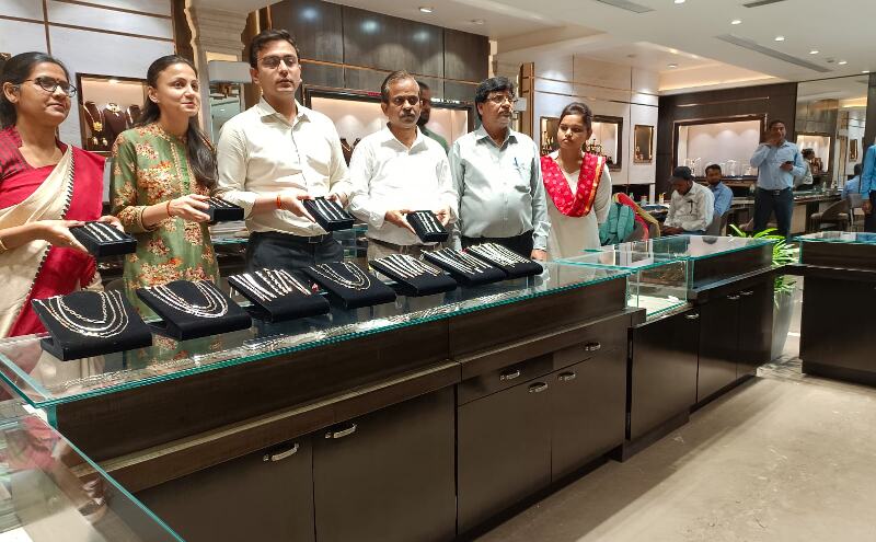 जुगल किशोर ज्वैलर्स (राजन रस्तोगी) ने अपनी वर्षगांठ पर लॉन्च की प्रीमियम रेंज मेन ऑफ प्लैटिनम
