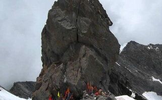 बाबा भोलेनाथ के इस दरबार में सिर्फ एक बार ही आ पाते हैं लोग