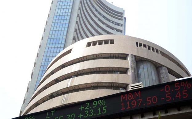 सेंसेक्स निकला 35,000 के पार, निफ्टी 10,553 पर हुआ बंद सेंसेक्स निकला 35,000 के पार, निफ्टी 10,553 पर हुआ बंद