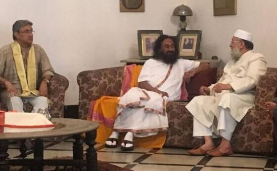 सलमान नदवी से मिले रविशंकर, बोले- राम मंदिर पर मुस्लिमों का सहयोग मिल रहा