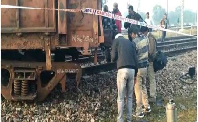 फीरोजाबाद में मालगाड़ी के डिब्बे पटरी से उतरे, रेल संचालन प्रभावित