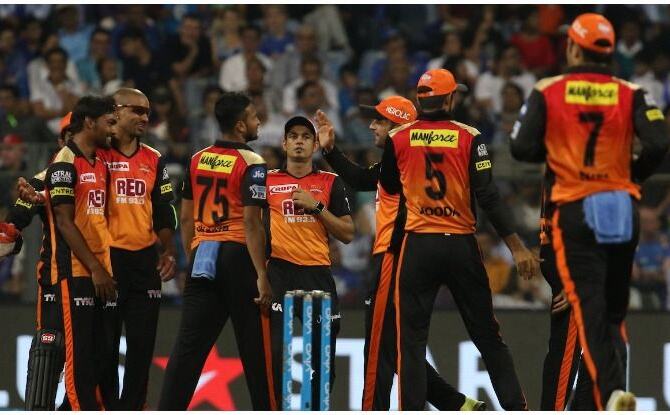 हैदराबाद के इस तेज गेंदबाज को भुगतना पड़ा जोश में जश्न का खामियाजा, लगी फटकार