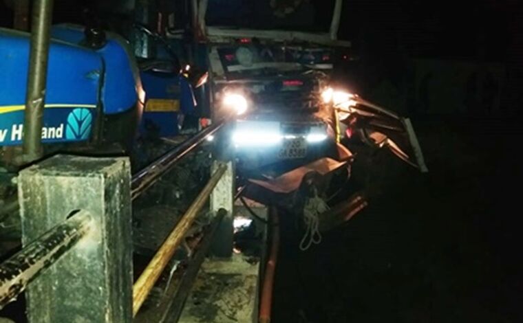 गैस सिलेंडर से भरे ट्रक ने मारी ट्रैक्टर को टक्कर, एक ही परिवार के 3 की मौत