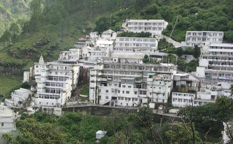 वैष्णो देवी श्रद्धालुओं को सौगात, बाणगंगा से अर्द्धकुंवारी तक खुला नया रास्ता