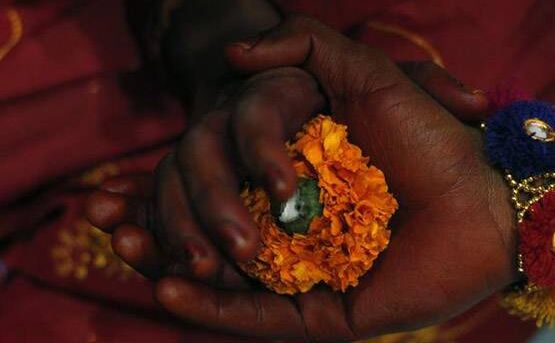 सुहागरात में जांचते हैं दुल्हन की वर्जिनिटी, व्हाट्सएप ग्रुप से विरोध