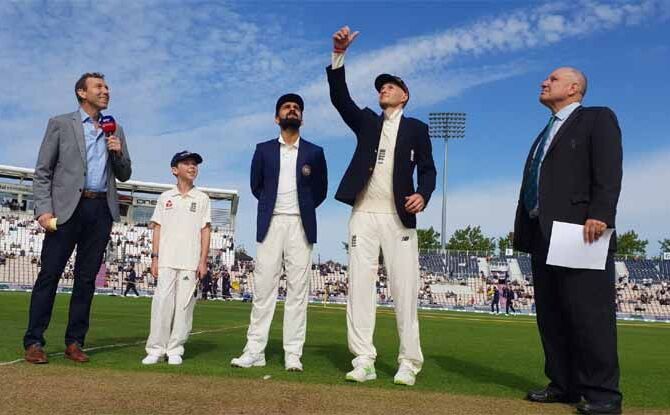 LIVE INDvsENG: टीम इंडिया पहले करेगी गेंदबाजी, प्लेइंग इलेवन में कोई बदलाव नहीं LIVE INDvsENG: टीम इंडिया पहले करेगी गेंदबाजी, प्लेइंग इलेवन में कोई बदलाव नहीं