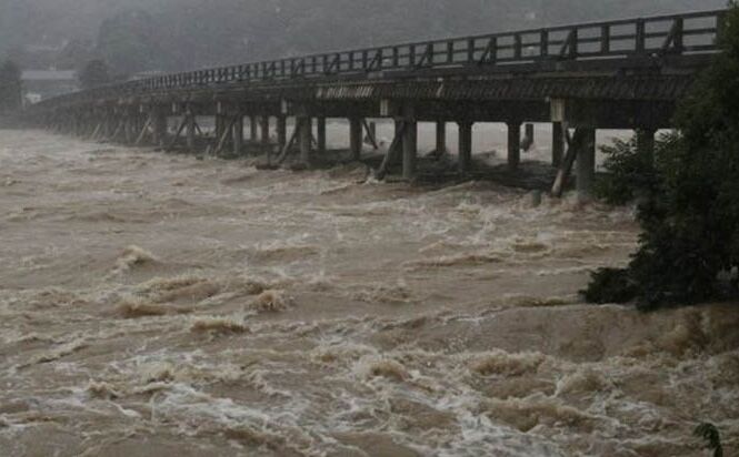 जापान में बारिश का कहर, 200 मौते दस हजार बेघर