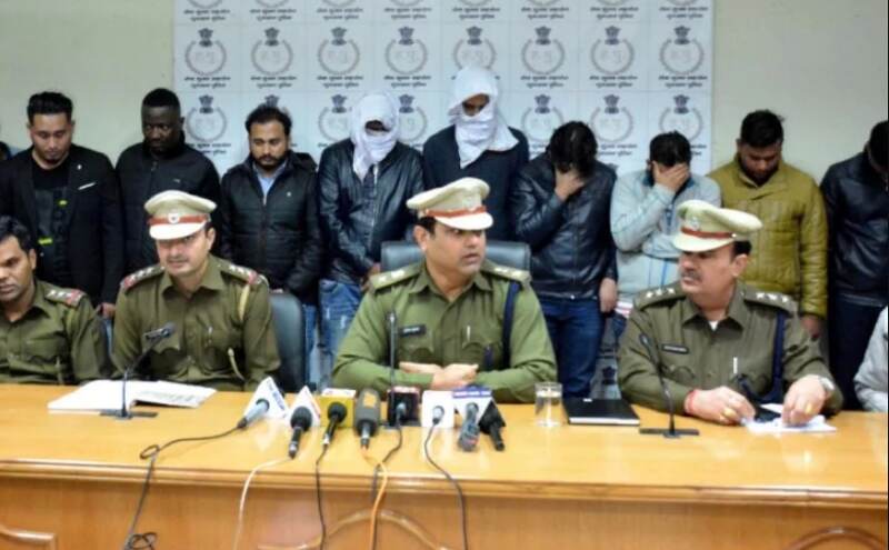 एक साथ 10 फर्जी कॉल सेंटर्स के खुलासे से NCR में सनसनी, फर्राटेदार अंग्रेजी बोलनेवाले बनाते थे शिकार