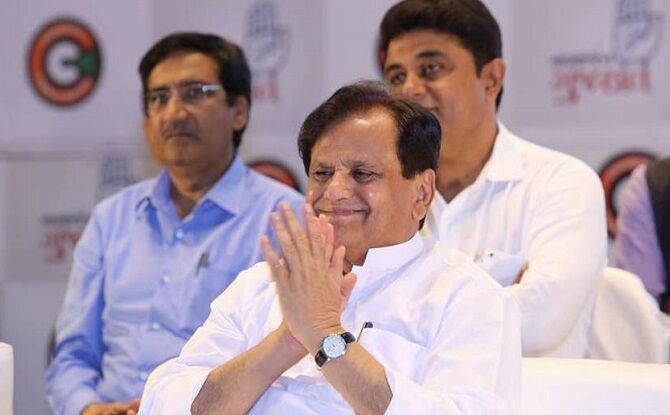 रॉफेल केस: अहमद पटेल ने कहा- जेपीसी का मजाक बनाकर संसद का अपमान कर रही है बीजेपी