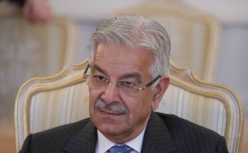 नवाज़ शरीफ के बाद अब पाक विदेश मंत्री भी अयोग्य घोषित