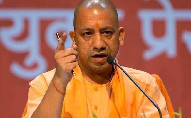 योगी ने वसुंधरा और रूपाणी को छोड़ा पीछे, मिलेगी ट्रॉफी