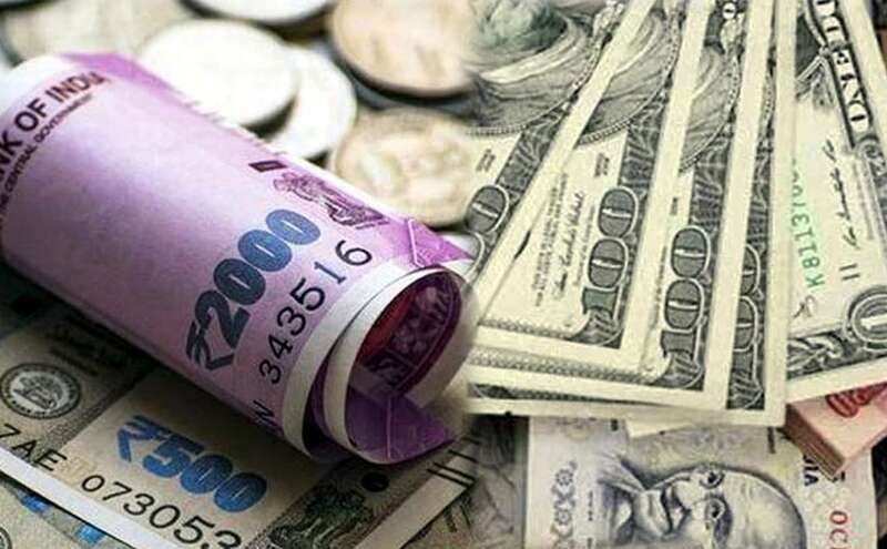 कच्चे तेल की कीमतों में गिरावट के रुख से रुपये में आया इतने पैसे का उछाल कच्चे तेल की कीमतों में गिरावट के रुख से रुपये में आया इतने पैसे का उछाल