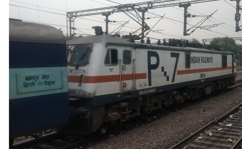 ब्रहमपुत्र मेल में किन्नरों ने की यात्रियों से लूट, चेन पुलिंग कर भागे