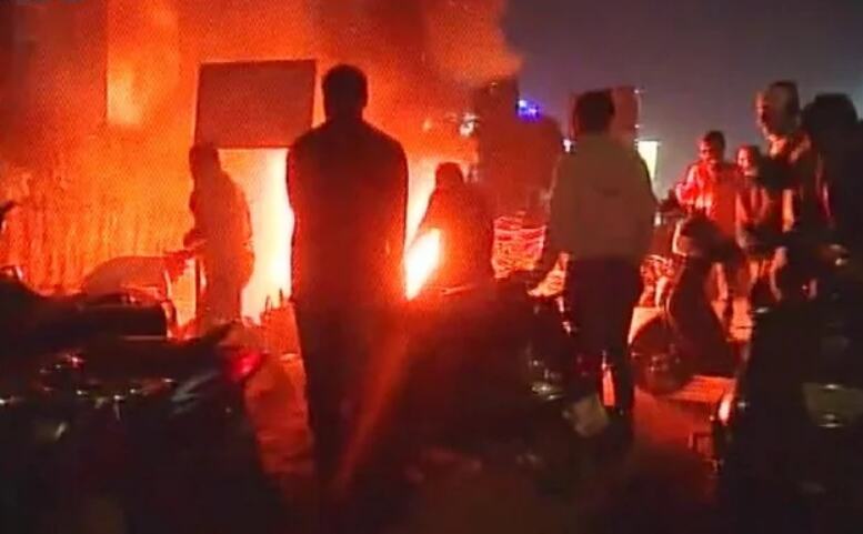 पद्मावतः अहमदाबाद में फिल्म के विरोध में बवाल, मॉल फूंका, 50 गाड़ियों में लगाई आग