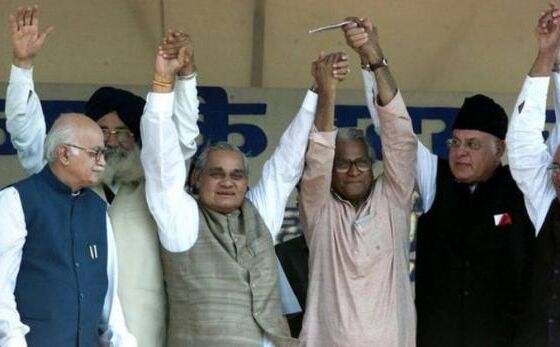 गठबंधन राजनीति के महायोद्धा अटल, ऐसे साधी 24 दलों की सरकार