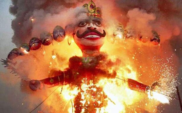 विजयादशमी 2018: दशहरे पर इस विधि से करें शस्त्र पूजा, मिलेगी शत्रुओं पर विजय