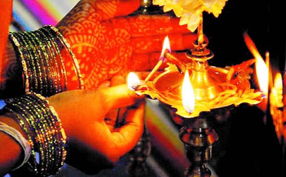 नवरात्रि में करें इस मन्त्र का जाप, दांपत्य जीवन होगा खुशहाल नवरात्रि में करें इस मन्त्र का जाप, दांपत्य जीवन होगा खुशहाल