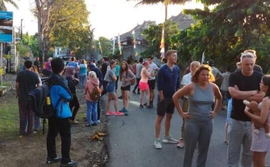 इंडोनेशिया में भूकंप से पहाड़ियों पर फ़से 500 हाइकर्स