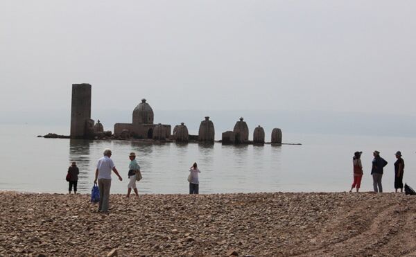 8 महीने पानी में डूबा रहता है ये मंदिर, पांडवों ने बनाई थी यहां स्वर्ग की सीढ़ियां