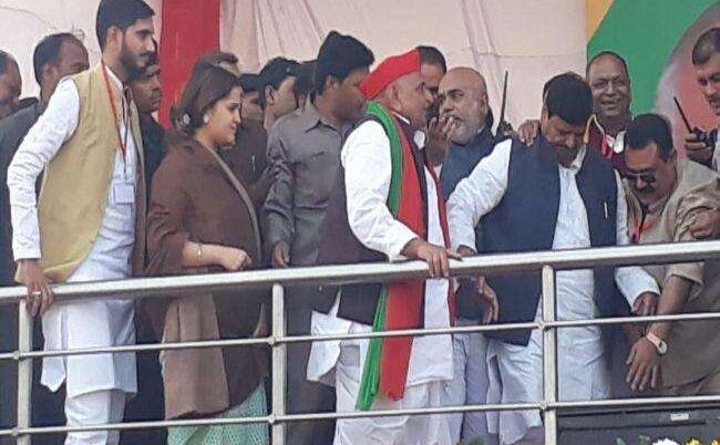 शिवपाल की जनाक्रोश रैली को मिला मुलायम सिंह का साथ, अपर्णा भी पहुंची