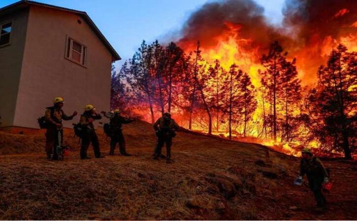 15 दिनों की मशक्कत के बाद भी नहीं बुझ पाई कैलिफोर्निया की भीषण आग...
