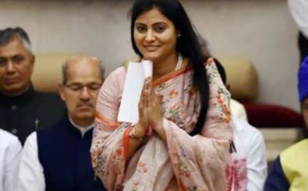 इलाहाबाद: बाल-बाल बचीं केन्द्रीय मंत्री अनुप्रिया पटेल, काफिले की गाड़ियां आपस में टकराईं