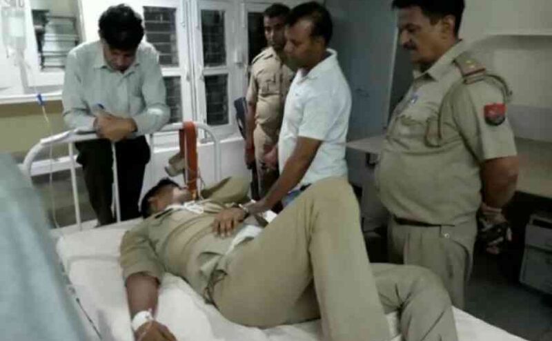 गश्त पर निकले दरोगा को बदमाशों ने मारी गोली, दो गिरफ्तार