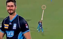 कैच पकड़ते समय चेहरे पर लगी गेंद, खून बहने पर भी हंसते हुए बाहर गया खिलाड़ी