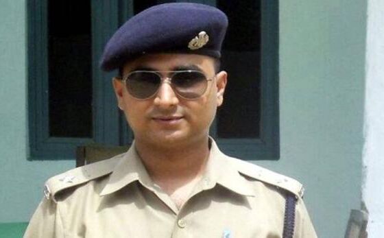 UP: रेड करने गए IPS अधिकारी पर पुलिस ने ही कर दिया हमला, घायल