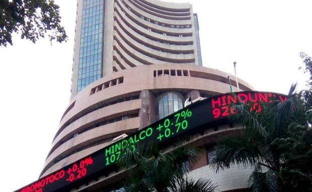 मजबूत रुपये और सस्ते तेल से बाजार में गिरावट पर ब्रेक, सेंसेक्स 34,000 के ऊपर हुआ बंद - उछले एविएशन स्टॉक्स मजबूत रुपये और सस्ते तेल से बाजार में गिरावट पर ब्रेक, सेंसेक्स 34,000 के ऊपर हुआ बंद - उछले एविएशन स्टॉक्स