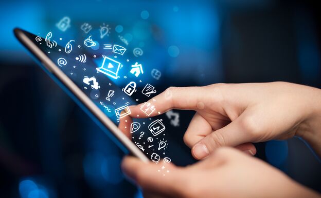 पूरे विश्व में ऑनलाइन मिलेंगी यूपी की मशहूर बनारसी साड़ियां, भदोही की कालीन और कन्नौज का इत्र