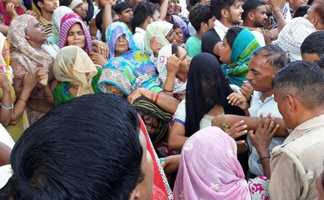 मेरठ में हुआ दो जगह जातीय संघर्ष, बहुतों का बहा खून, हुई मौत मेरठ में हुआ दो जगह जातीय संघर्ष, बहुतों का बहा खून, हुई मौत