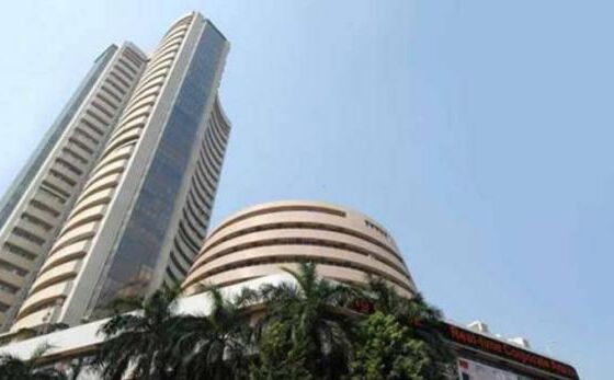 सेंसेक्स 70 अंक गिरकर 35574 के स्तर पर, रियल्टी शेयर्स में बिकवाली