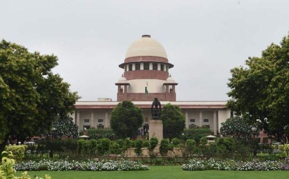 SC का बड़ा फैसला, व्‍यभिचार अब अपराध नहीं, धारा 497 खारिज, CJI बोले- पत्‍नी का मालिक नहीं है पति