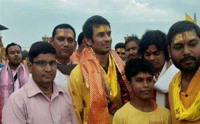 छठ मनाने घर नहीं गए तेज प्रताप यादव, वृंदावन में डाला है डेरा छठ मनाने घर नहीं गए तेज प्रताप यादव, वृंदावन में डाला है डेरा