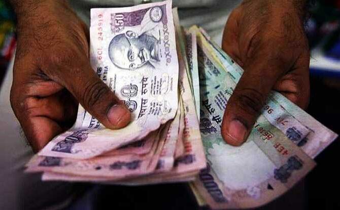 जनता का मोदी सरकार को तोहफा, स्मॉल सेविंग स्कीम पर ब्याज दरें बढ़ीं जनता का मोदी सरकार को तोहफा, स्मॉल सेविंग स्कीम पर ब्याज दरें बढ़ीं