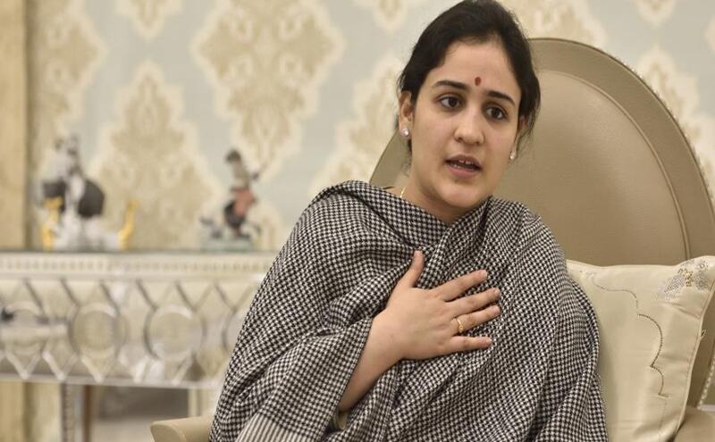 बचते रहे अखिलेश, असम मुद्दे पर मुलायम की छोटी बहू ने दे डाली ममता बनर्जी को सलाह