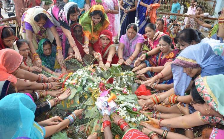 पुत्र की लंबी आयु के लिए मां आज से यहां भी करेंगी आज से छठ पूजन पुत्र की लंबी आयु के लिए मां आज से यहां भी करेंगी आज से छठ पूजन