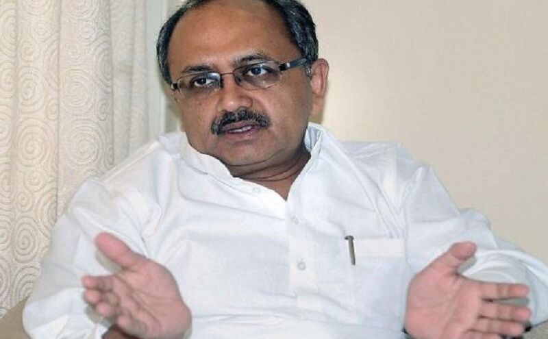 स्वास्थ्य मंत्री सिद्धार्थनाथ सिंह ने उन्नाव में एचआइवी संक्रमण फैलाने वाले झोलाछाप डॉक्टर को जल्द गिरफ्तार करने के लिए कहा