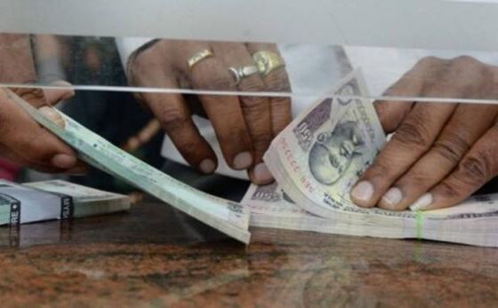 खाते में नहीं था मिनिमम बैलेंस, SBI ने ग्राहकों से वसूल लिए 1771 करोड़