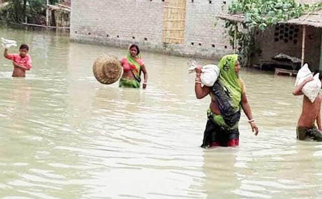 बारिश व बिजली गिरने से 24 घंटे में नौ की मौत, यूपी में आज भी भारी बरसात की चेतावनी बारिश व बिजली गिरने से 24 घंटे में नौ की मौत, यूपी में आज भी भारी बरसात की चेतावनी