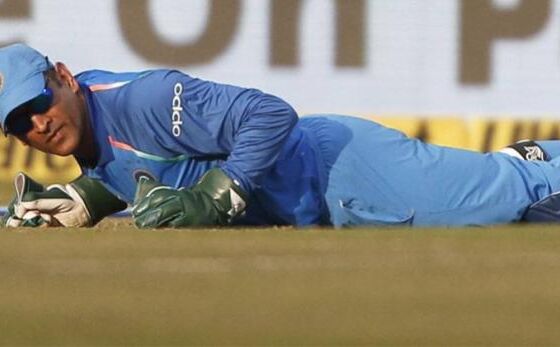 आज ही के दिन धोनी ने छोड़ी थी कप्तानी, पढ़ें 1 साल में क्या बदला?