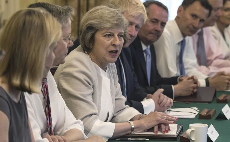 ब्रिटिश संसद में रुका ब्रेक्जिट बिल, अपनों से हारीं टेरीजा मे