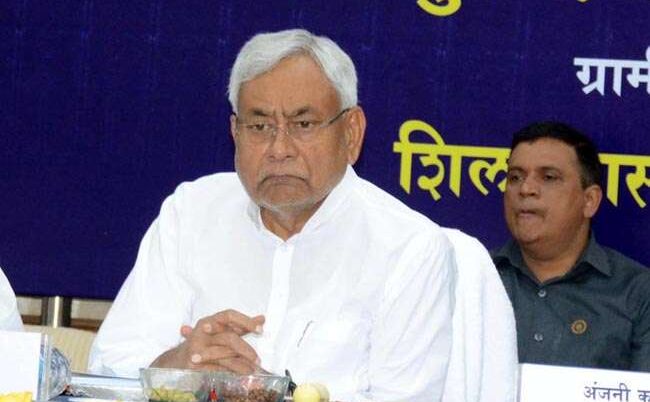 बिहार: चुनावी साल आते ही बढ़ी सियासी चाल, मिलने लगे दल व दिल ...जानिए