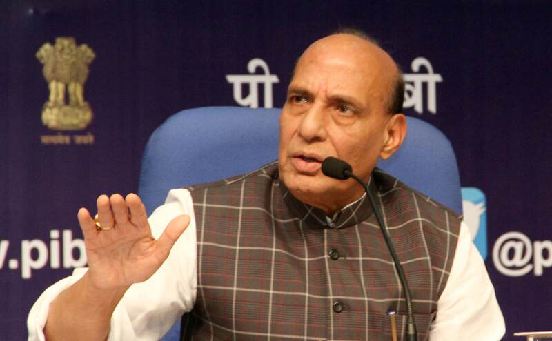 कश्मीर के युवाओं को भारत के खिलाफ भड़का रहा पाकिस्तान : राजनाथ