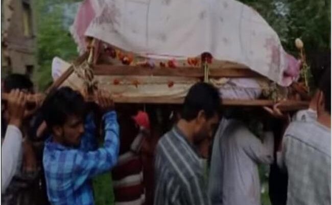 मानवता की मिसाल : मुस्लिमों ने किया हिन्दू महिला का अंतिम संस्कार, अब उठाएंगे बच्चों का खर्च