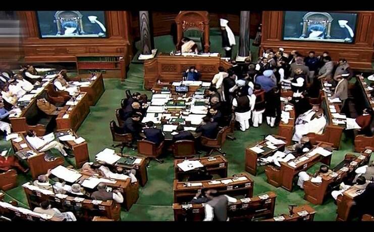 आज फिर संसद में हंगामे के आसार, कांग्रेस PM मोदी की माफी पर अड़ी