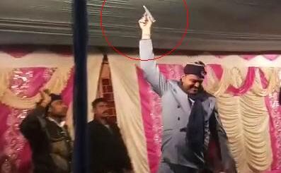 मुंगेर में डांसर के सामने जोश में युवक ने कर दी फायरिंग