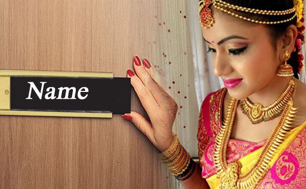 दरवाजे पर बहू के हाथों लगवाएं नेम प्लेट, जानिए सुख-समृद्धी के लिए नेमप्लेटस के कुछ उपाय